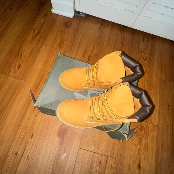Timberland Boys Classic Wheat Boots - Picture 3 of 6
